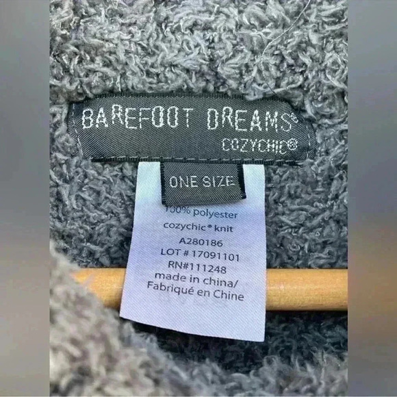 Barefoot Dreams One Size Cozy Chic Beach
Fringe Lounge Poncho In gray/tan XL - Picture 4 of 10